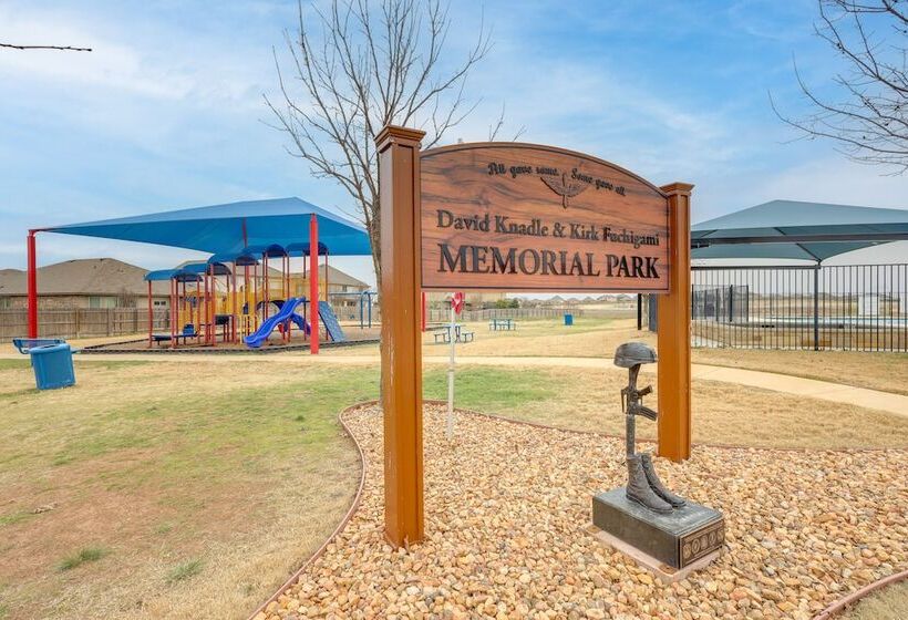 Sunny Temple Home W/ Yard ~ 9 Mi To College!