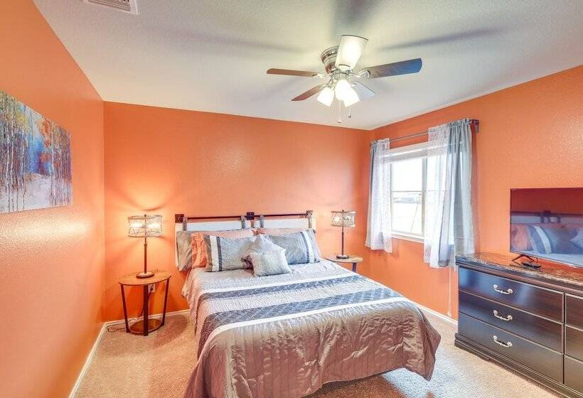 Sunny Temple Home W/ Yard ~ 9 Mi To College!