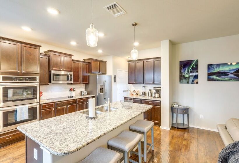 Sunny Temple Home W/ Yard ~ 9 Mi To College!