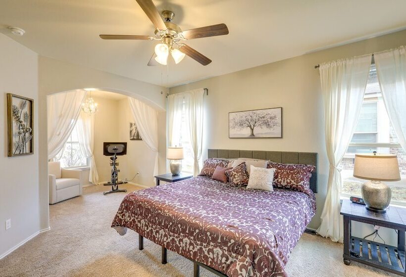 Sunny Temple Home W/ Yard ~ 9 Mi To College!