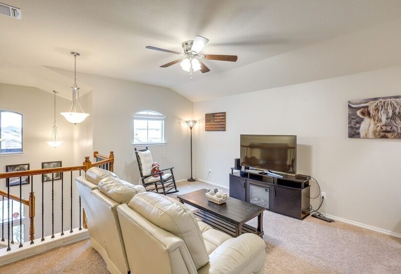 Sunny Temple Home W/ Yard ~ 9 Mi To College!