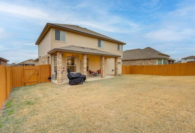 Sunny Temple Home W/ Yard ~ 9 Mi To College!