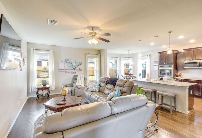 Sunny Temple Home W/ Yard ~ 9 Mi To College!