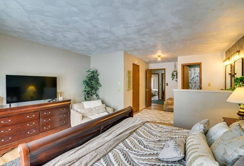 Year Round Hidden Valley Home: Ski, Hike & More!