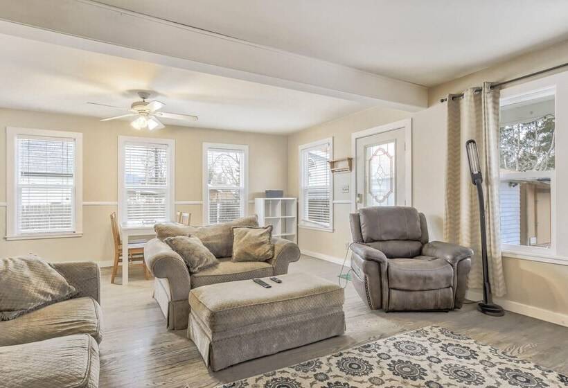 2br Central Location Big Backyard & Dog Friendly!