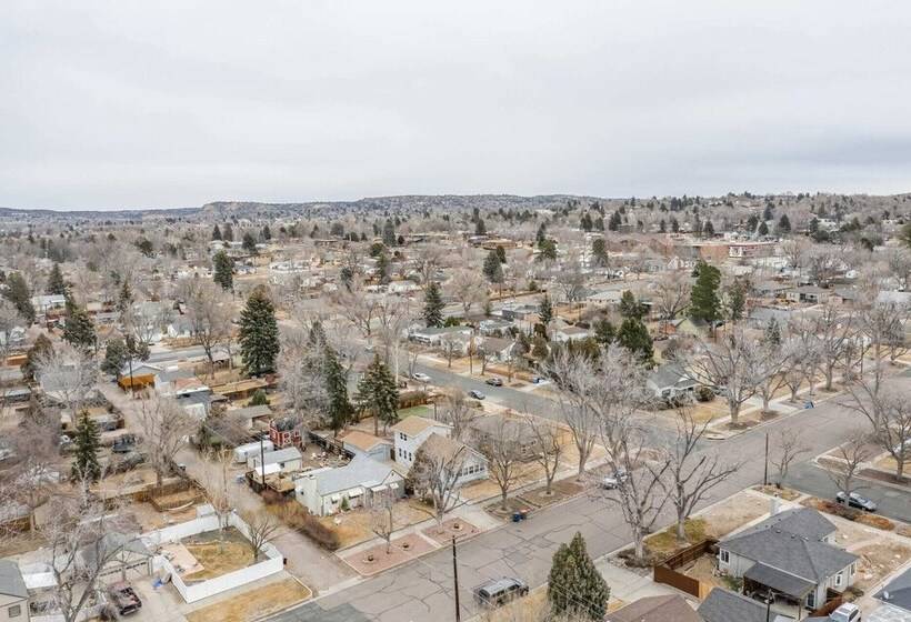 2br Central Location Big Backyard & Dog Friendly!