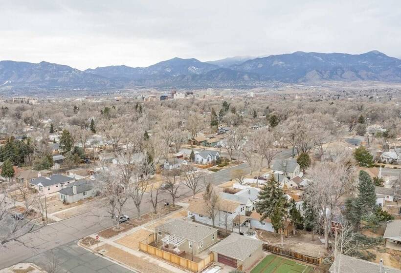 2br Central Location Big Backyard & Dog Friendly!