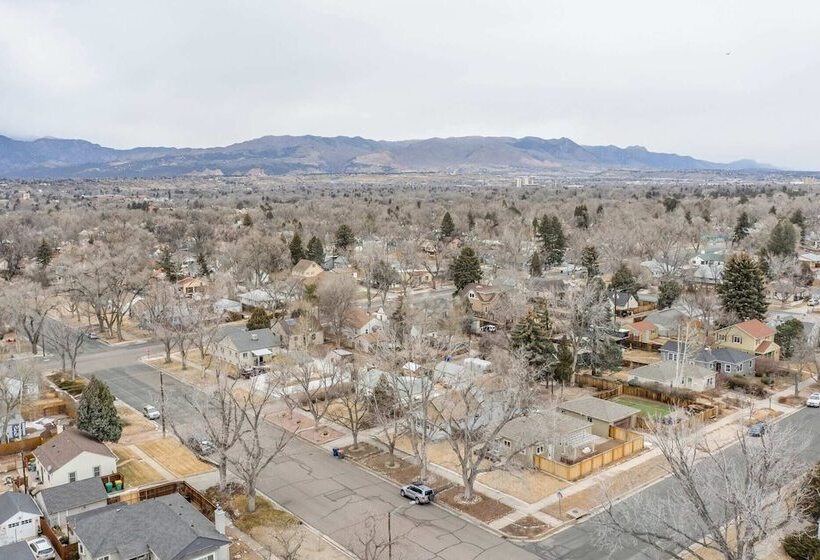 2br Central Location Big Backyard & Dog Friendly!