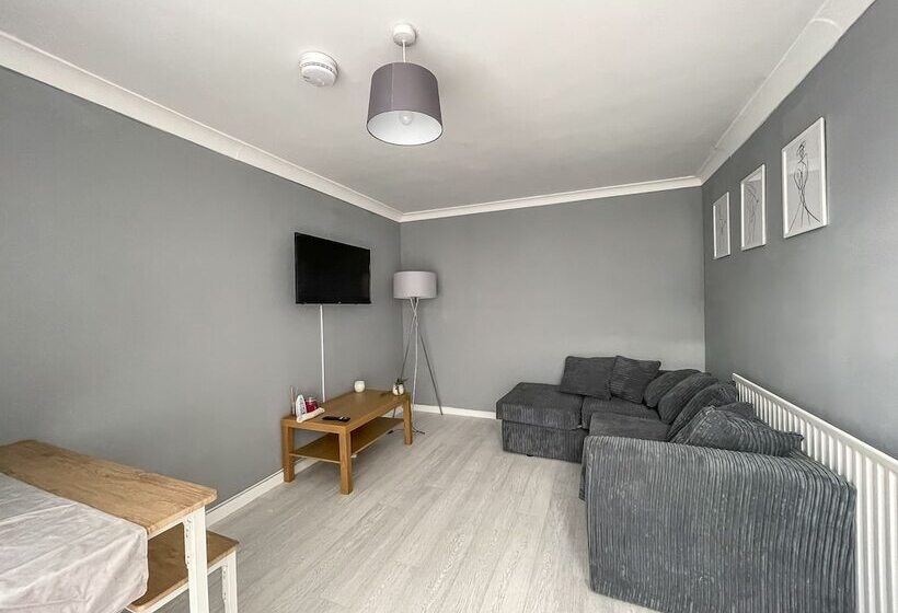 اقامتگاه Cosy Modern And Contemporary Home Close To Centre