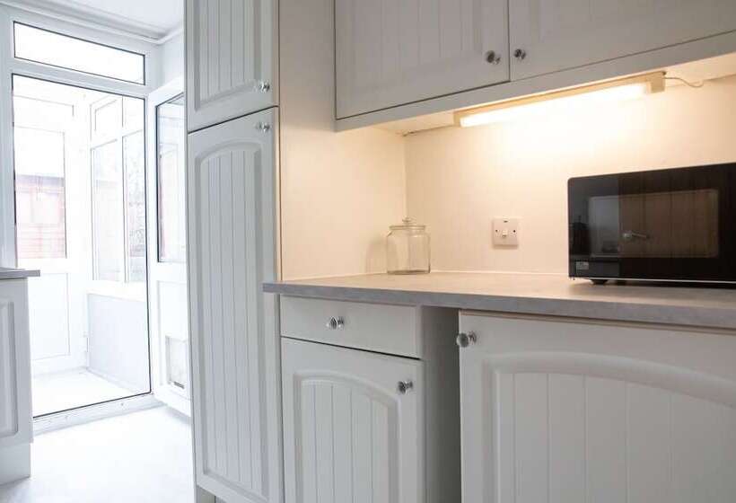 اقامتگاه Cosy Modern And Contemporary Home Close To Centre