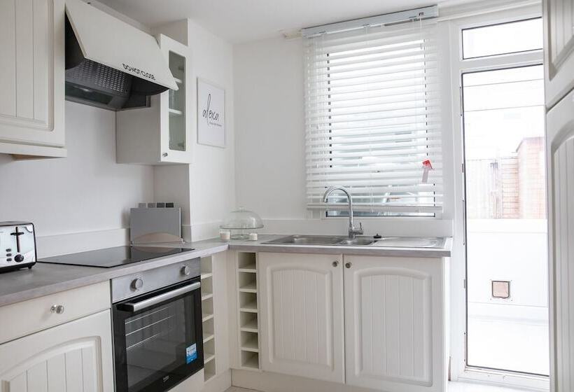 اقامتگاه Cosy Modern And Contemporary Home Close To Centre