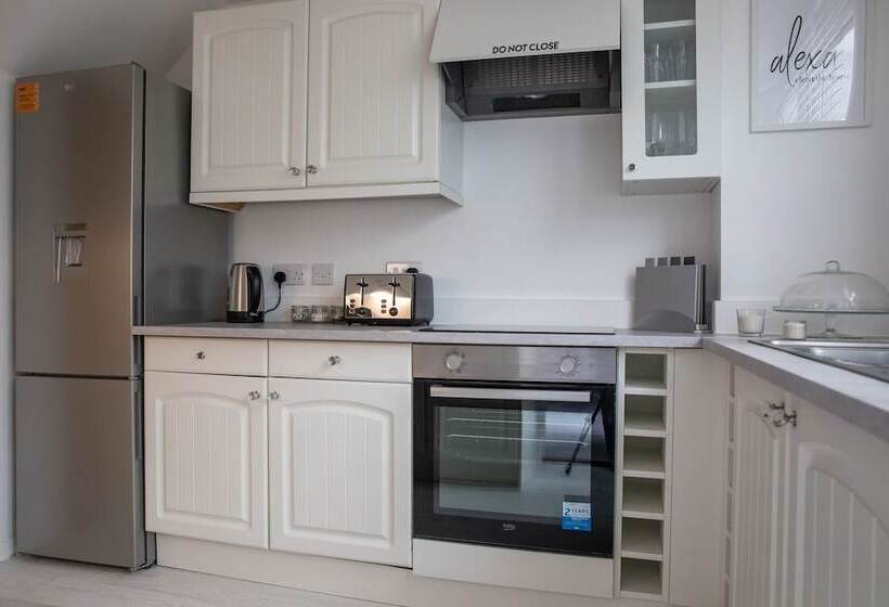 اقامتگاه Cosy Modern And Contemporary Home Close To Centre