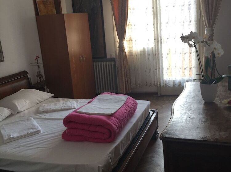 تختخواب و صبحانه Ca  Barbaria