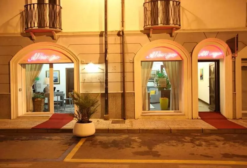 هتل Albergo Residenziale La Corte