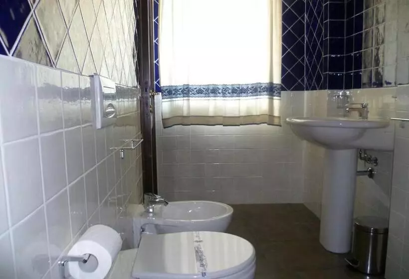 هتل Albergo Residenziale La Corte