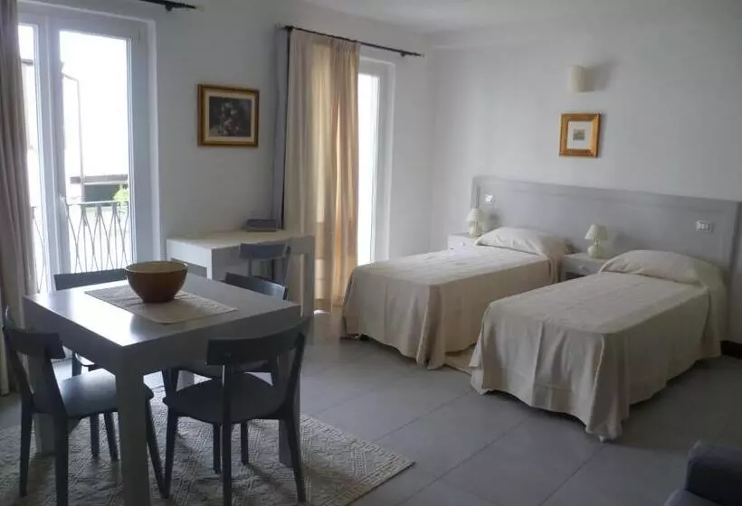 هتل Albergo Residenziale La Corte