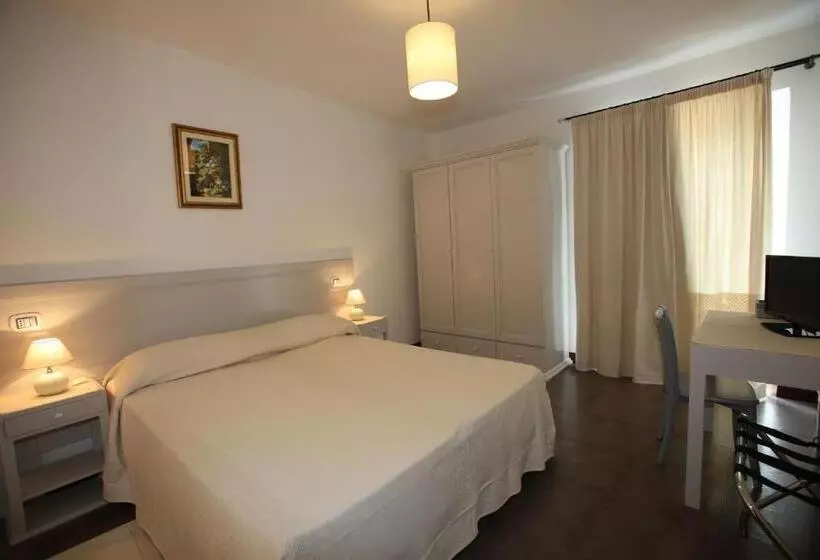 هتل Albergo Residenziale La Corte