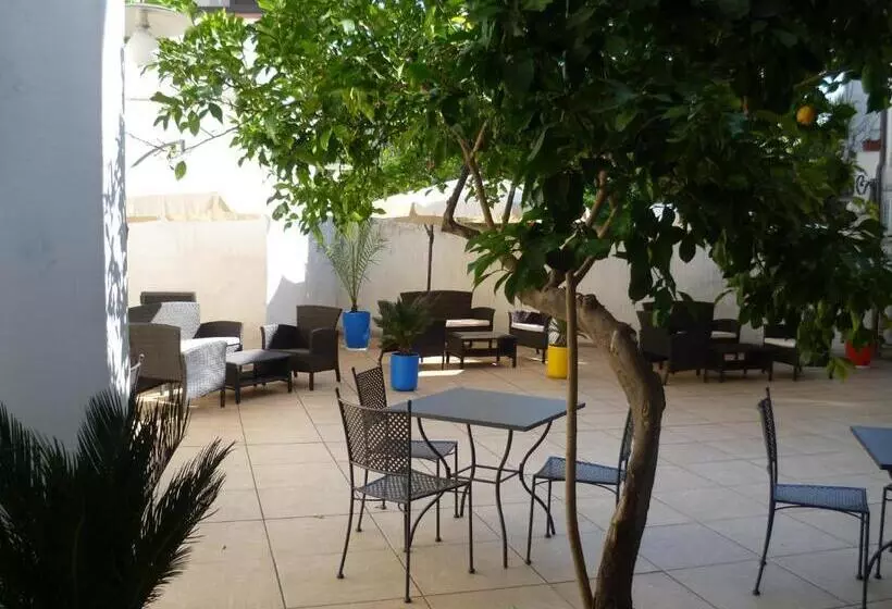 هتل Albergo Residenziale La Corte