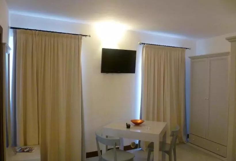 هتل Albergo Residenziale La Corte