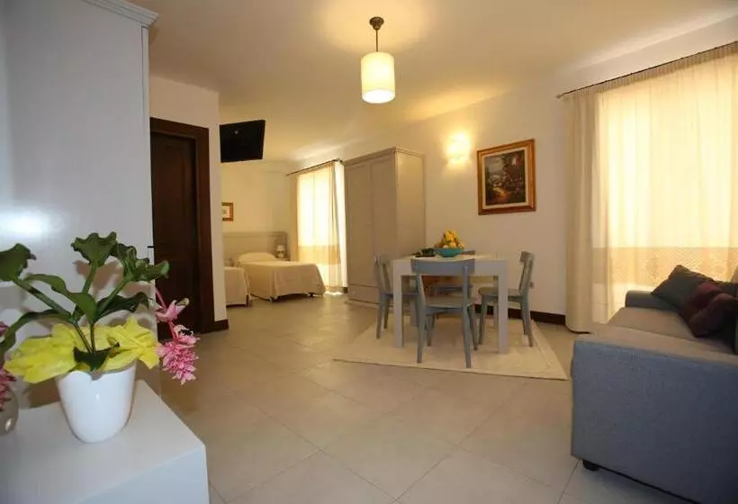هتل Albergo Residenziale La Corte