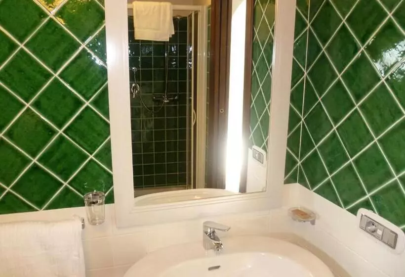 هتل Albergo Residenziale La Corte
