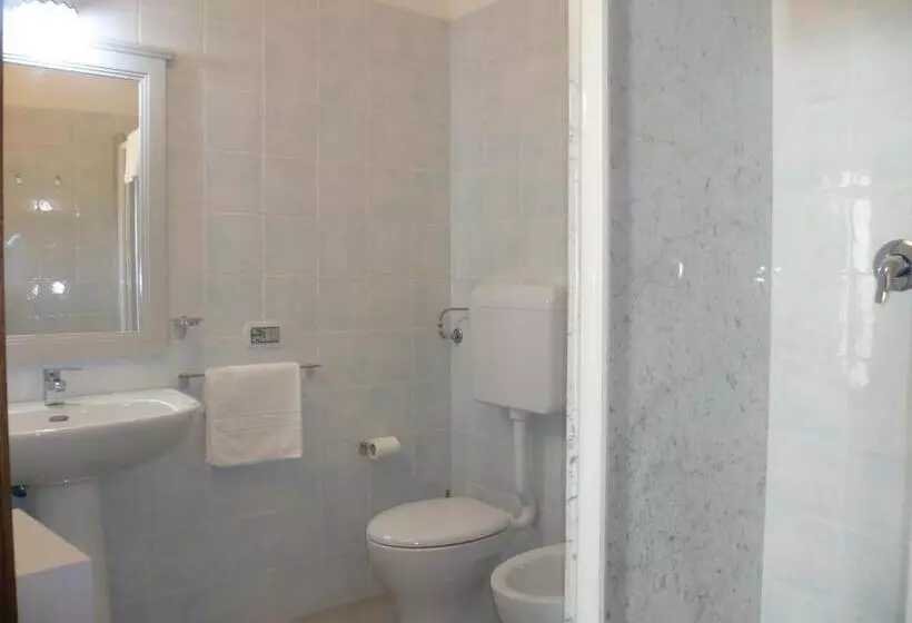 هتل Albergo Residenziale La Corte