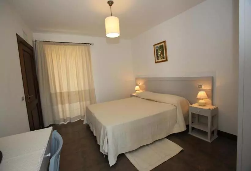 هتل Albergo Residenziale La Corte