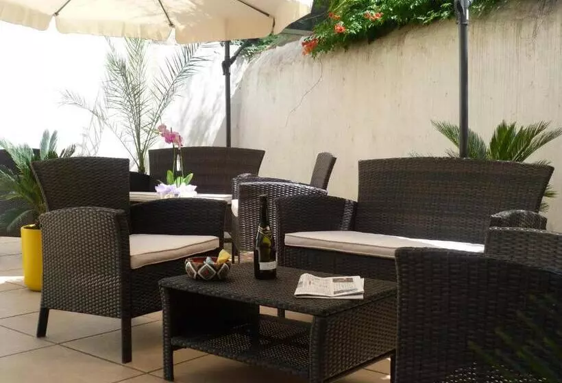 هتل Albergo Residenziale La Corte