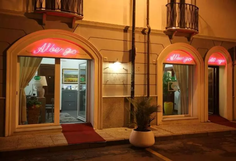 هتل Albergo Residenziale La Corte