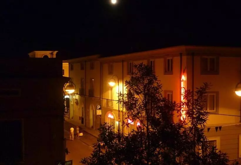 هتل Albergo Residenziale La Corte