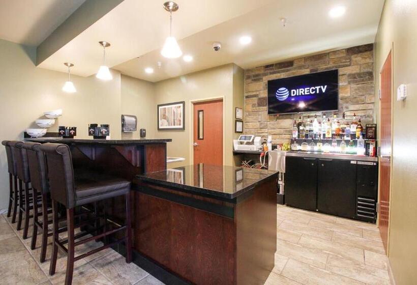 Cobblestone Hotel & Suites – Devils Lake
