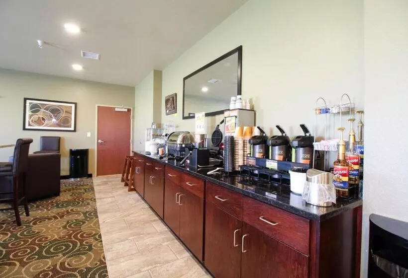 Cobblestone Hotel & Suites – Devils Lake