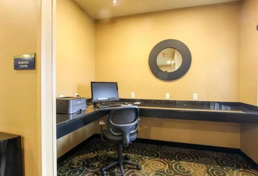 Cobblestone Hotel & Suites – Devils Lake