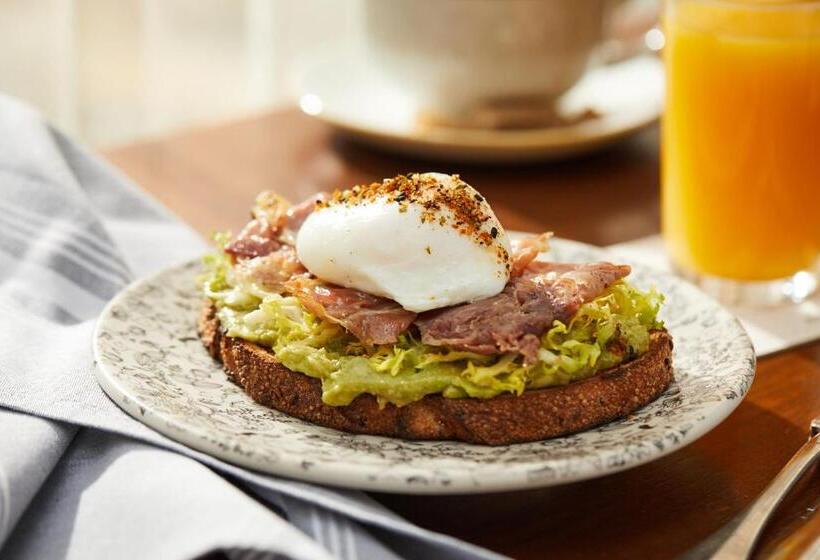 בית מלון כפרי Covington Cincinnati Riverfront