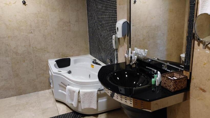 هتل Grand Nur Plaza