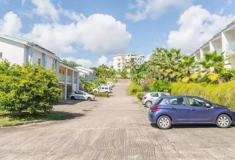 هتل Residence Les Cayalines