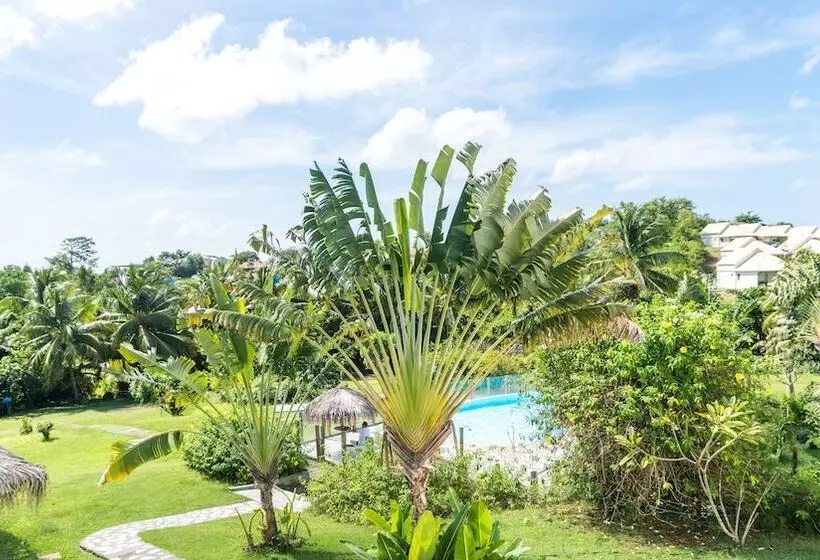 هتل Residence Les Cayalines