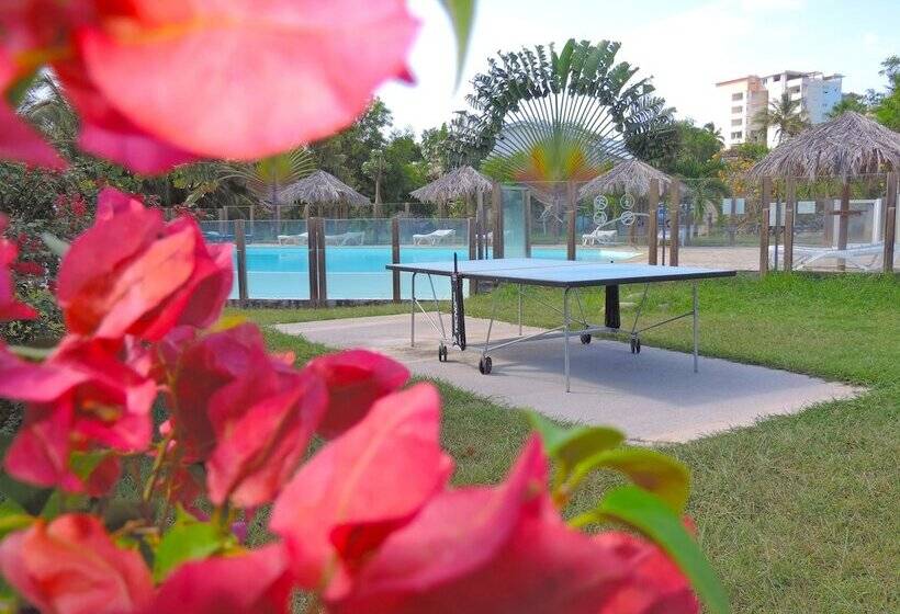 هتل Residence Les Cayalines