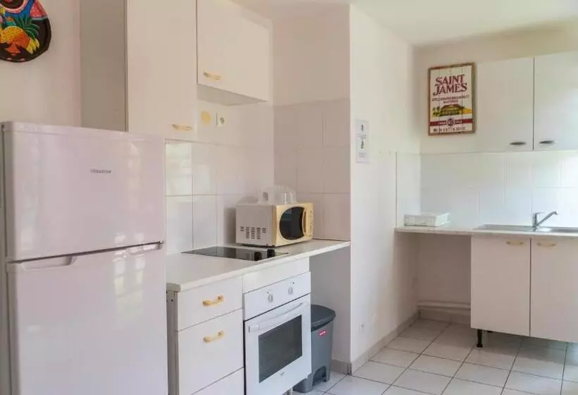 هتل Residence Les Cayalines