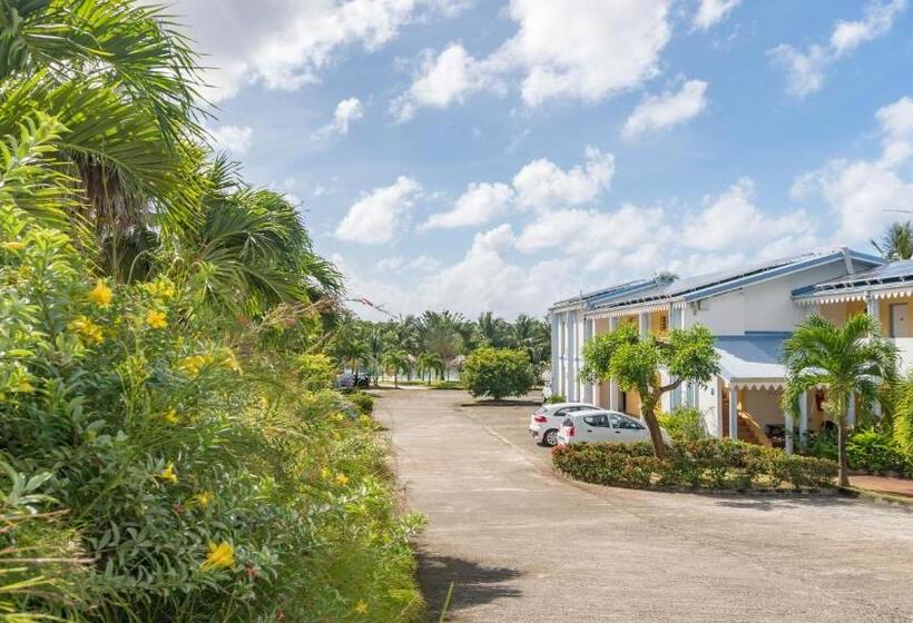 هتل Residence Les Cayalines