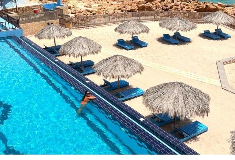 هتل Turtle Beach Resort