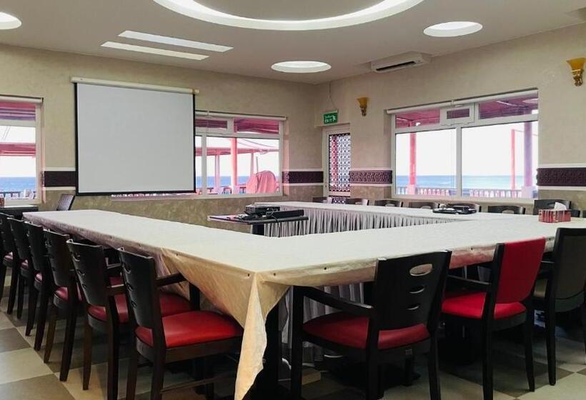 هتل Turtle Beach Resort