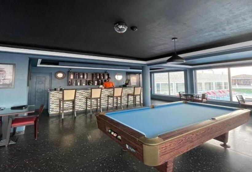 هتل Turtle Beach Resort