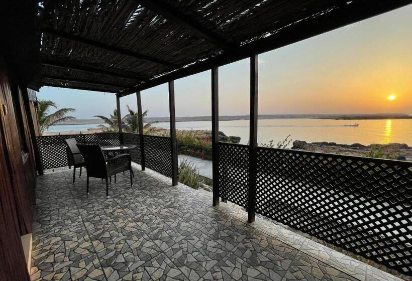 هتل Turtle Beach Resort