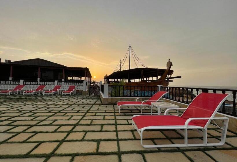 هتل Turtle Beach Resort