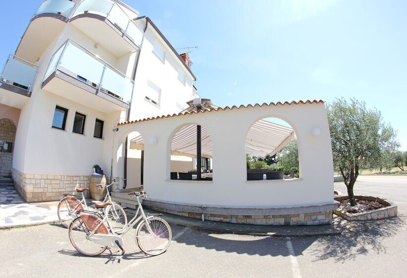 בית מלון כפרי Villa Badi