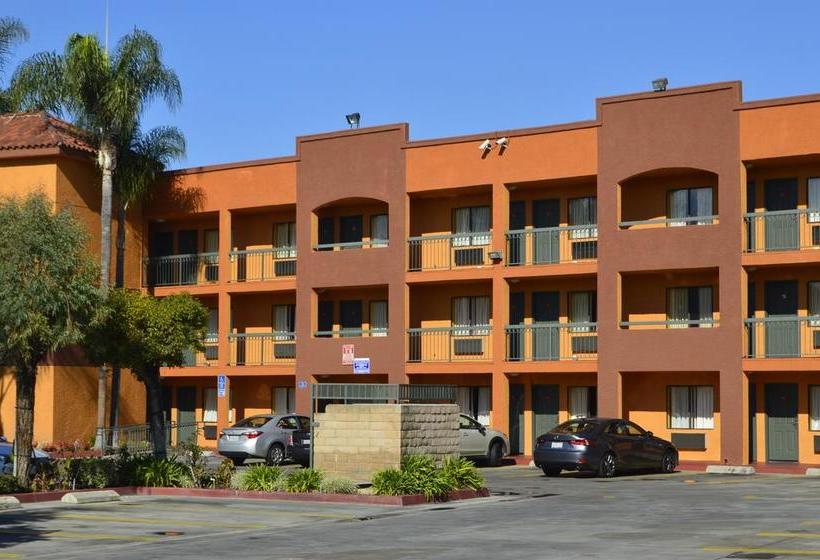 모텔 Travel Plaza Inn