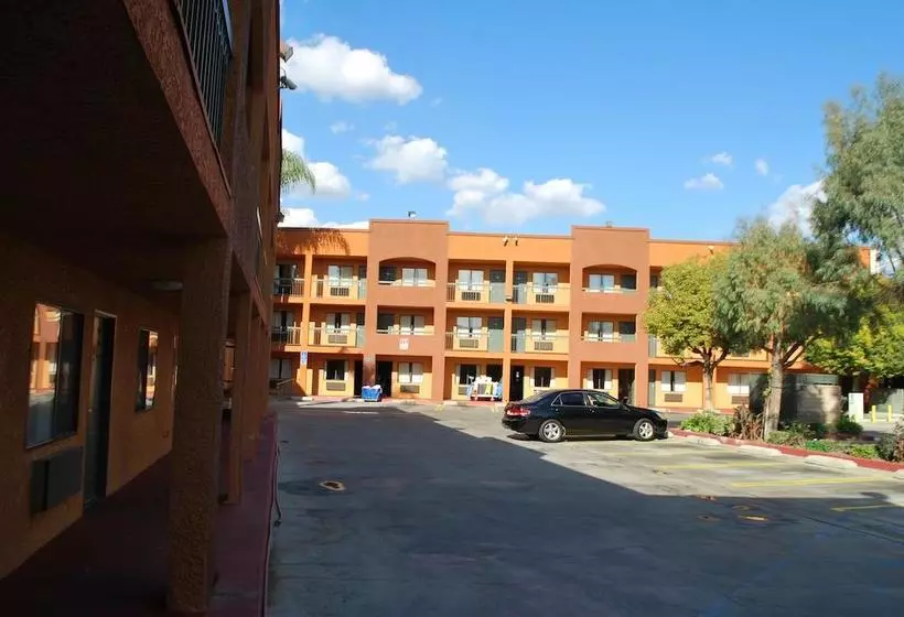 モーテル Travel Plaza Inn
