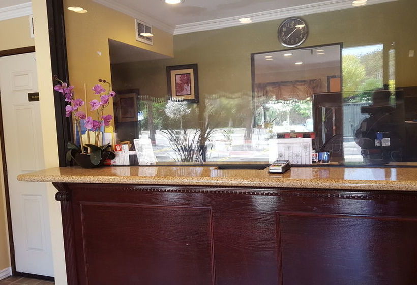 모텔 Travel Plaza Inn