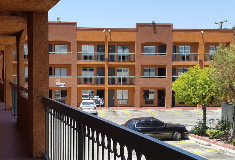 모텔 Travel Plaza Inn